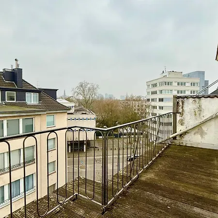 Ueber Den Daechern Von *